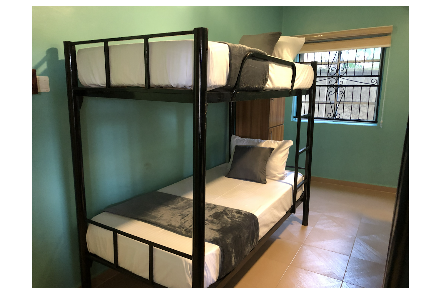Room & Parlour – 6-Bed Bunk Suite (The Nest)