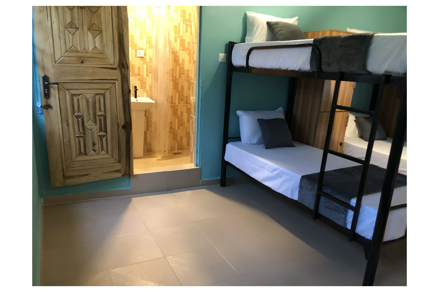 Room & Parlour – 6-Bed Bunk Suite (The Nest)
